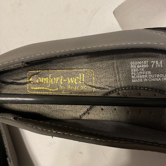 Black and Gray Wedge Pumps - Picture 7 of 7